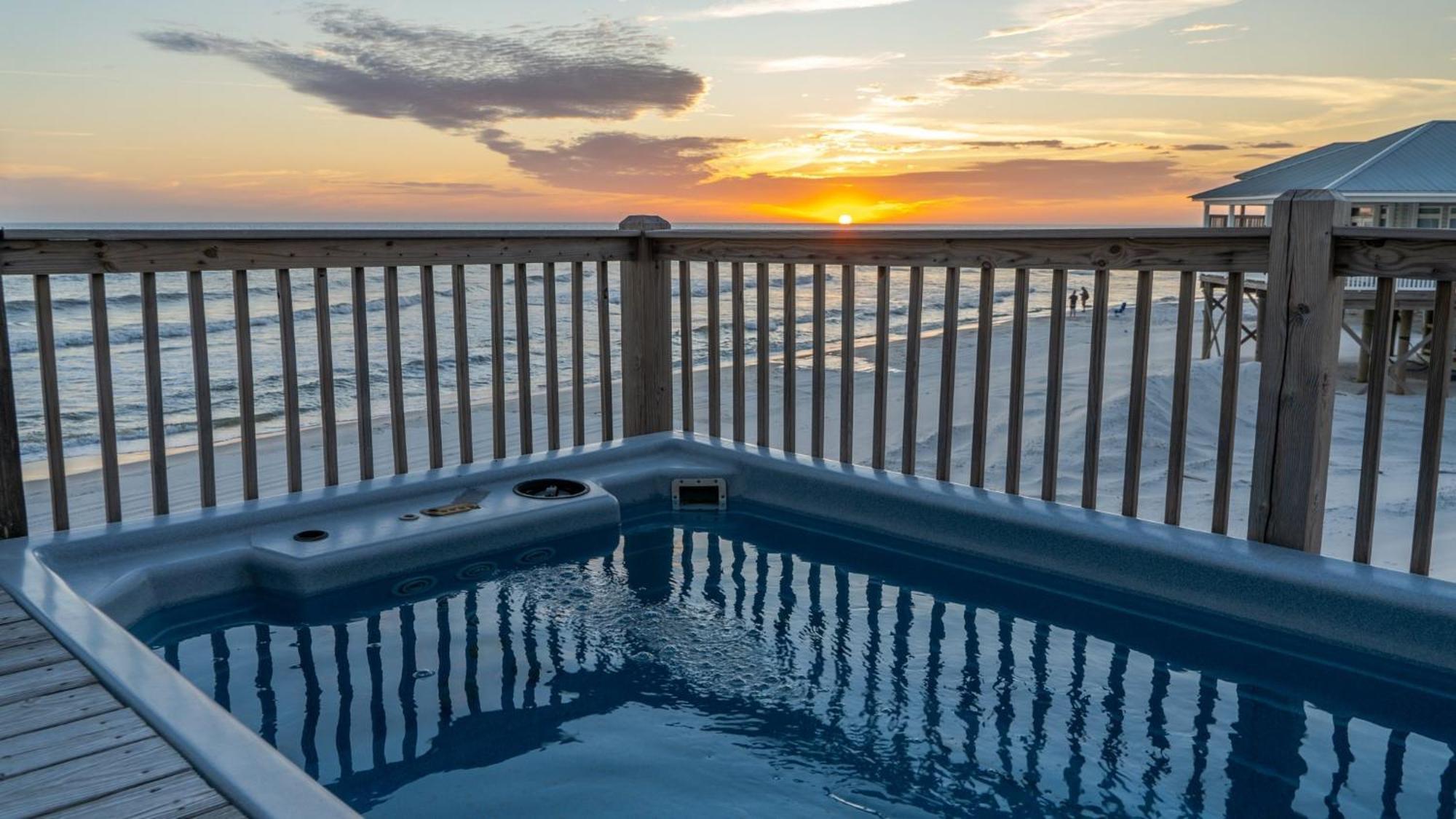 Strand Castle - Gulf Front! An Ideal Layout With Game Room, Small Private Pool, And Roof Top Crow'S Nest! Home Dauphin Island Luaran gambar